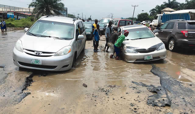 FGN Gives Road Contractors Marching Order To Complete Project Or Face Sack