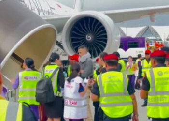 BREAKING: 1 Dies, 18 Hospitalised As London-Singapore Flight Encounters Turbulence 