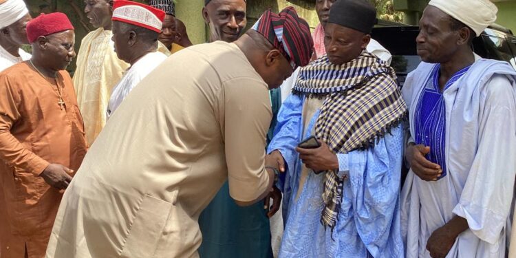 Rep. Umaru Engages District Heads, Traders in Constituency