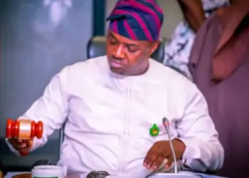 Rep Umaru Installs Another Set Of Solar Street Lights Cn Constituency. 