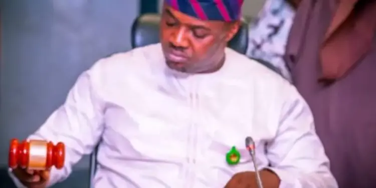 Rep Umaru Installs Another Set Of Solar Street Lights Cn Constituency.