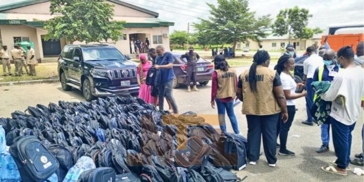 400 Nigerians Deported from UAE Arrive in Abuja Amid Diplomatic Talks