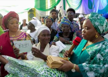 Kogi First Lady Distributes Food Stuff, Cash to Widows