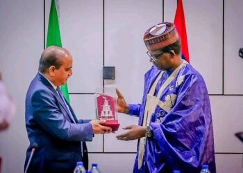 South-South Forum Lauds Defence Minister for Tackling Oil Theft , Insecurity