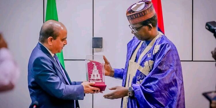 South-South Forum Lauds Defence Minister for Tackling Oil Theft , Insecurity