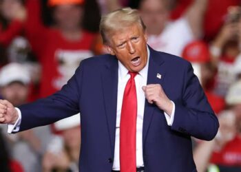 Colombia agrees to accept deportation flights after Trump’s tariffs threat