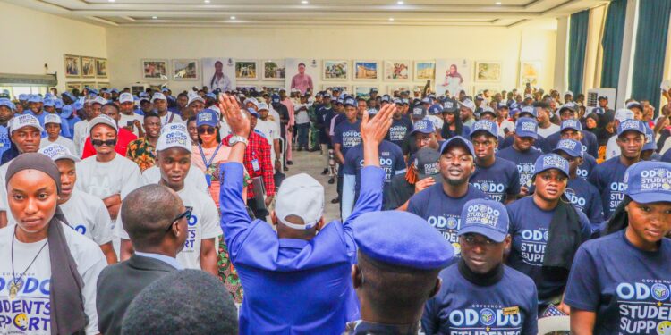 Kogi Governor Offers Jobs to Top Graduates