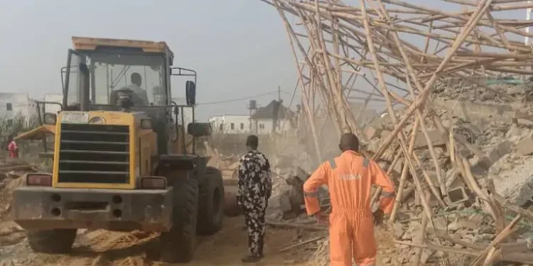 Lekki Building Collapse Leaves One Dead, Several Trapped