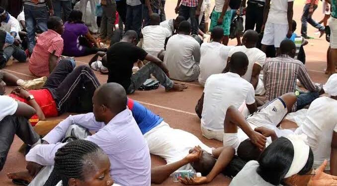 FG repatriates 390 Nigerian migrants from Niger Republic