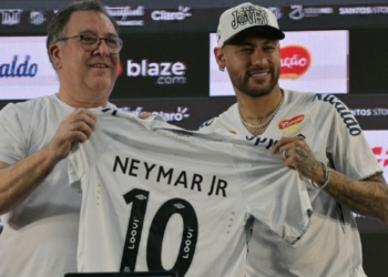 Neymar Signs For Boyhood Side Santos