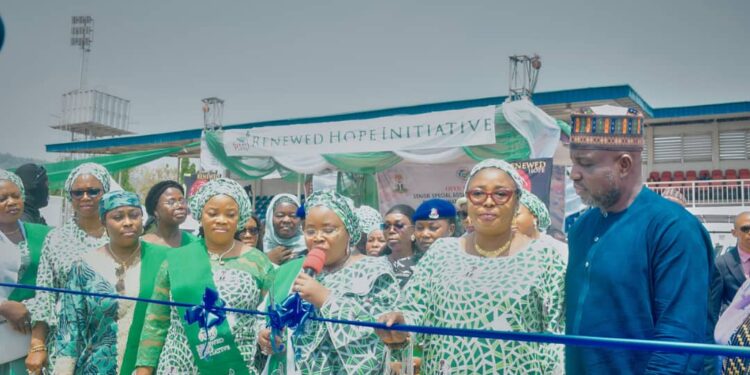 Nigeria’s First Lady Empowers 500 Kogi Women, Emphasises Women’s Role in Economic Devt