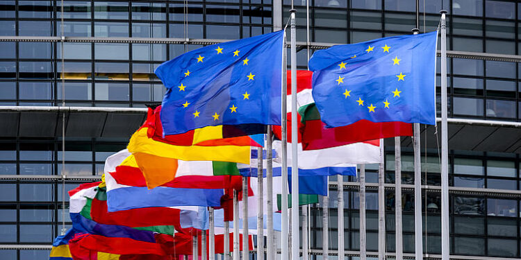 EU Moves to Tighten Sanctions on Russia