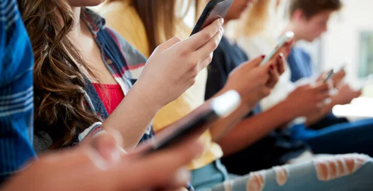 Denmark Moves to Ban Smartphones in Schools