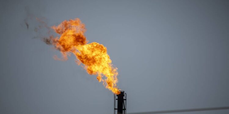 Iraq Moves Closer to LNG Deal with Algeria as Gas Supply Crisis Deepens