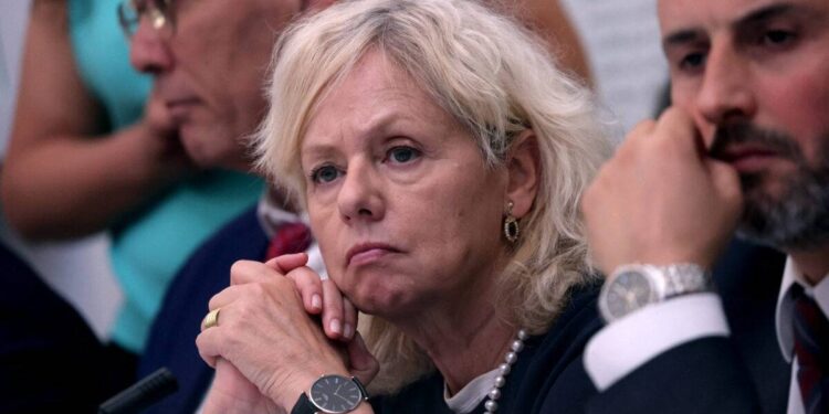 Israeli Government Moves to Oust Attorney General Amid Protests