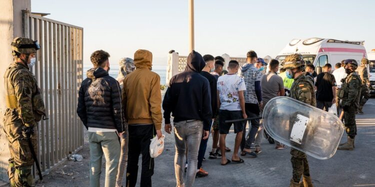 EU Plans Migrant Return Hubs Outside Bloc Amid Deportation Struggles