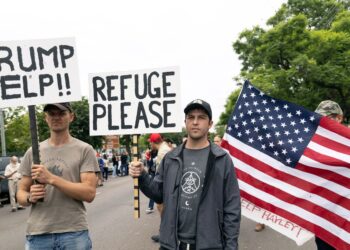 Trump Offers Fast-Track US Citizenship to South African Farmers Amid Aid Cut