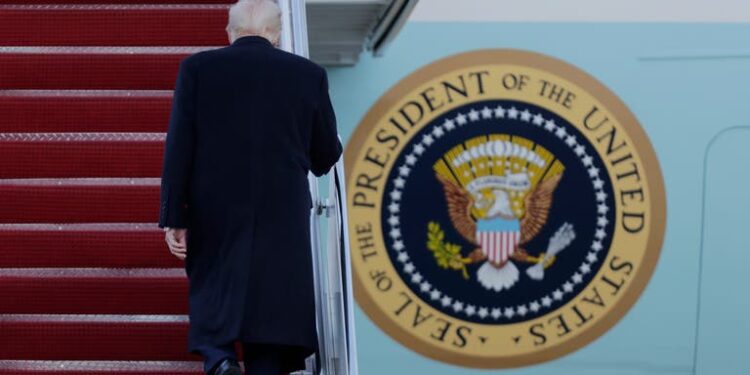 US Economy Faces Uncertainty as Trump Pushes Tariffs and Cuts Jobs