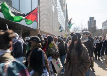 Columbia University Faces Pressure After Trump Cuts Federal Funding