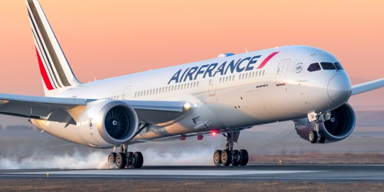 Air France Flight Turns Back After Passenger Loses Phone Mid-Air