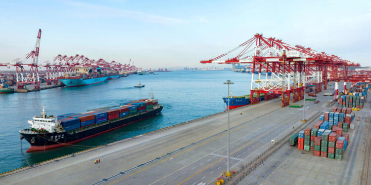 Trump Hints at Easing China Tariffs as Economic Pressure Mounts