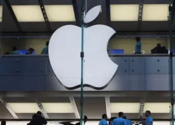 Apple becomes top phone seller in major global shakeup