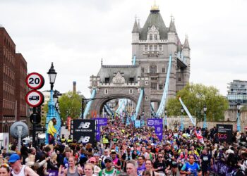 Runners advised to rethink outfits as London Marathon heats up