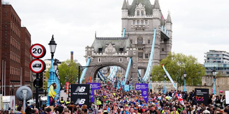 Runners advised to rethink outfits as London Marathon heats up