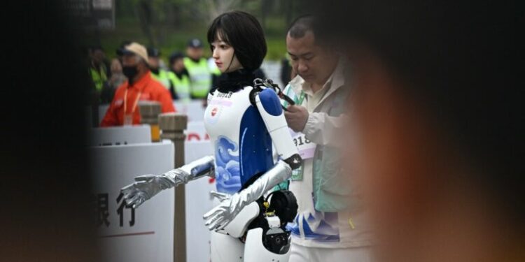 Humanoid Robots Run Their First Half Marathon in Beijing Tech Showcase