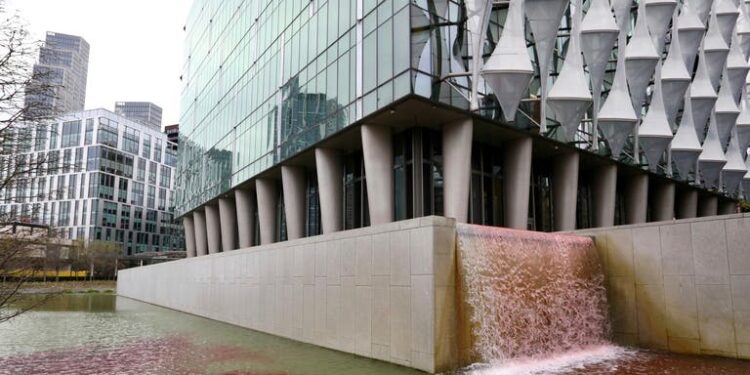 Greenpeace Protest Turns US Embassy Pond Red in London