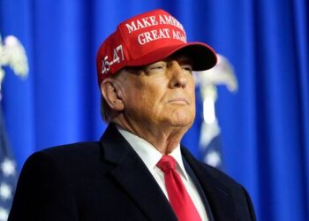 Trump orders truck drivers to pass English tests to boost safety on US roads