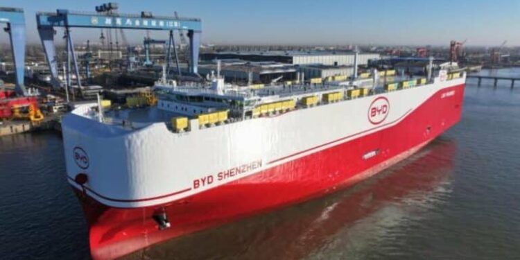 China Launches World’s Largest Car Carrier with 9,200 Vehicle Capacity