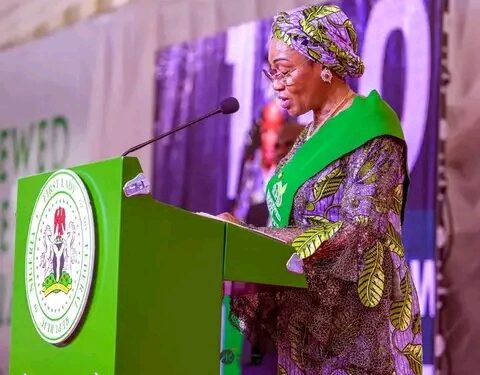 Nigerian First Lady Flagg-off Distribution of Professional Kits to Midwives in Taraba