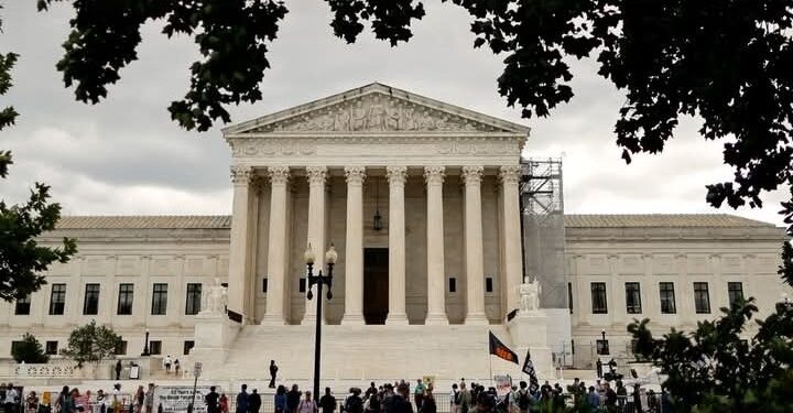 US Supreme Court Sides with Trump, Affirms Sack of 16,000 Federal Workers