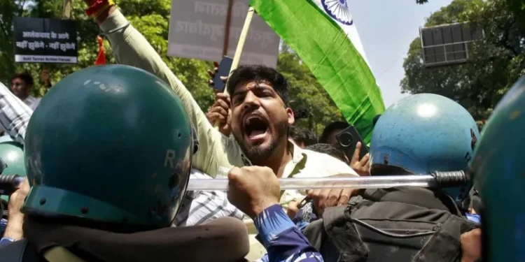 Tensions Rise as Pakistan Blocks Visas After Kashmir Attack Kills Tourists