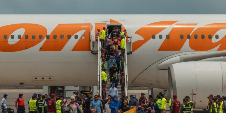 Judge Blocks Use of Old Wartime Law to Deport Venezuelans in Texas