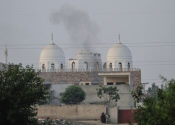 UK Issues Travel Warning as India Pakistan Conflict Turns Deadly