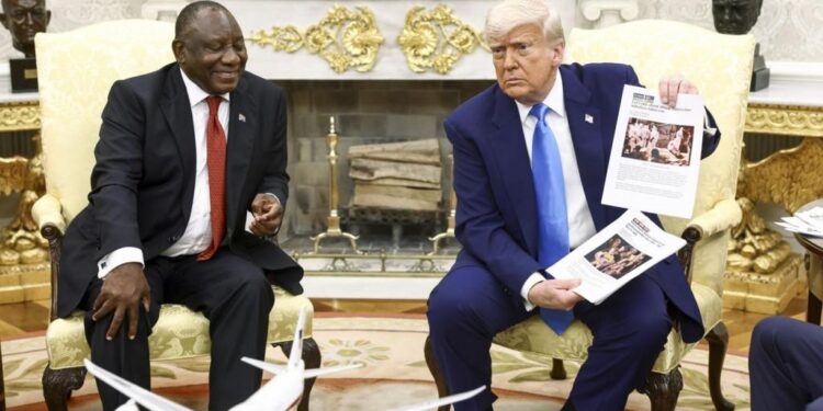 Trump Confronts South African President Over Claims in Oval Office