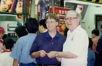 Bill Gates Has A McDonald’s “Gold Card That Gives Him Free Food For Life Worldwide