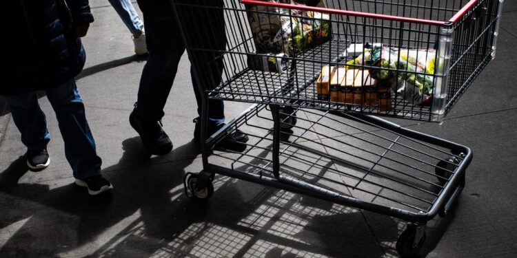 US Inflation Steady in April but Tariff Effects May Soon Drive Prices Up