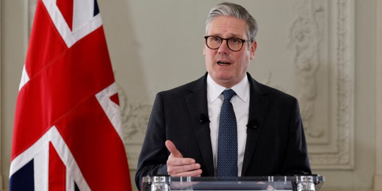 UK Migrants Face Stricter Rules Under New Labour Plan