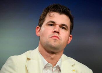 Magnus Carlsen Draws Record-Breaking Chess Match Against 143,000 Players
