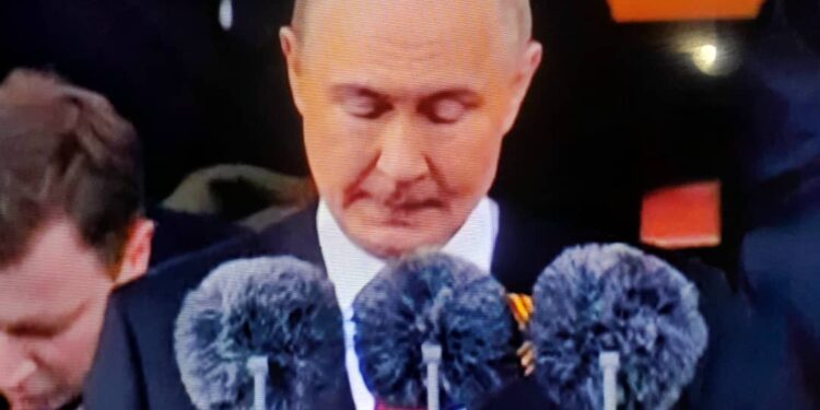 Putin Honors WWII Veterans, Warns Against Distorting History