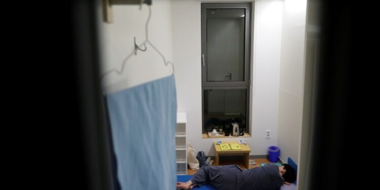 South Koreans Pay to Live Like Prisoners for Peace of Mind