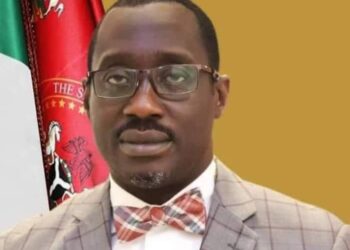 Senator Jarigbe Lights Up Obudu Communities with Solar Streetlights