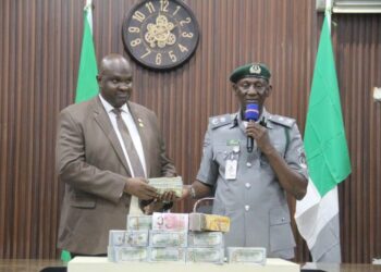 Customs Intercepts N654m Worth of Foreign Currency at Kano Airport, Hands Over Suspects to EFCC