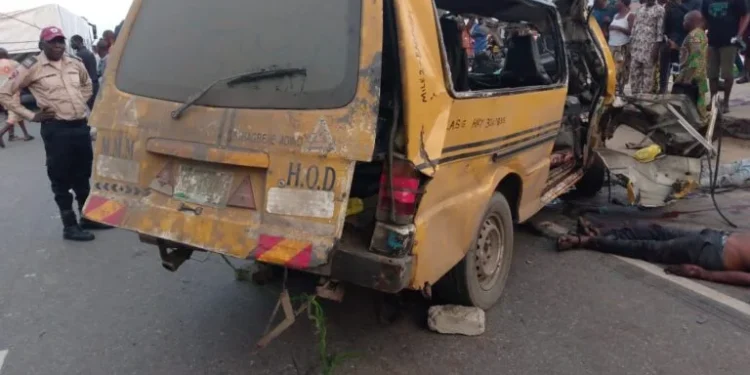 6 killed, 13 Injured After Commercial Bus Collides with Truck in Lagos