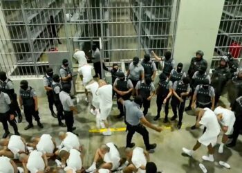 Venezuela Launches Probe into Alleged Abuse of Deported Migrants in El Salvador