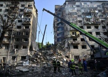 Deadly Overnight Strikes Hit Ukrainian Cities Ahead of Peace Talks