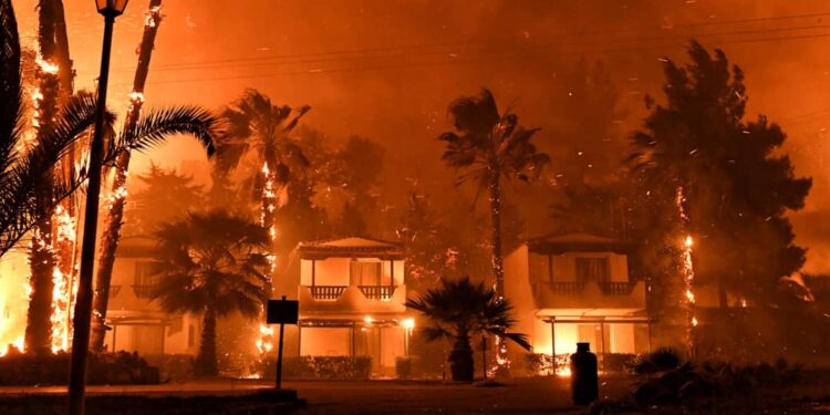 Greek Villages Evacuated as Massive Forest Fire Rages Near Corinth
